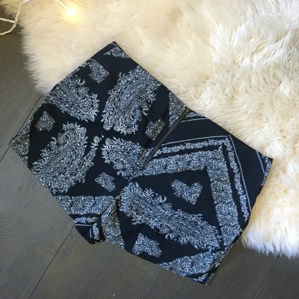 Pattern Slit Mini Skort - Picture 2 of 3